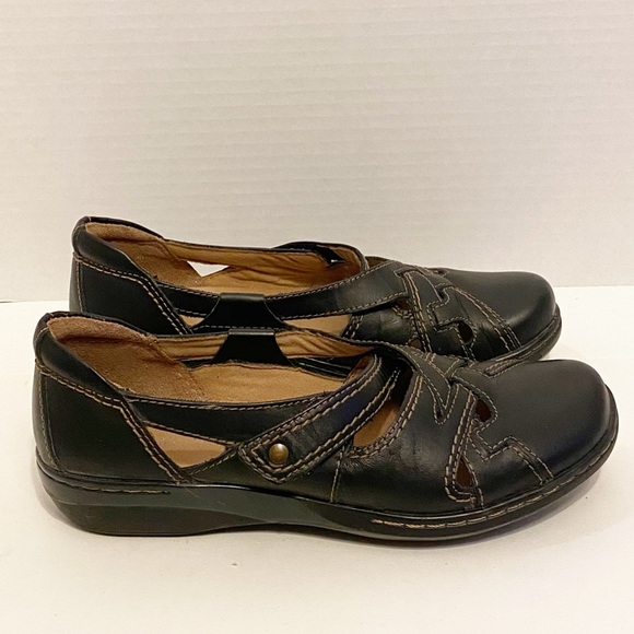 Black Clarks Flats Size 9 and another pair a nine and a half - Picture 5 of 15